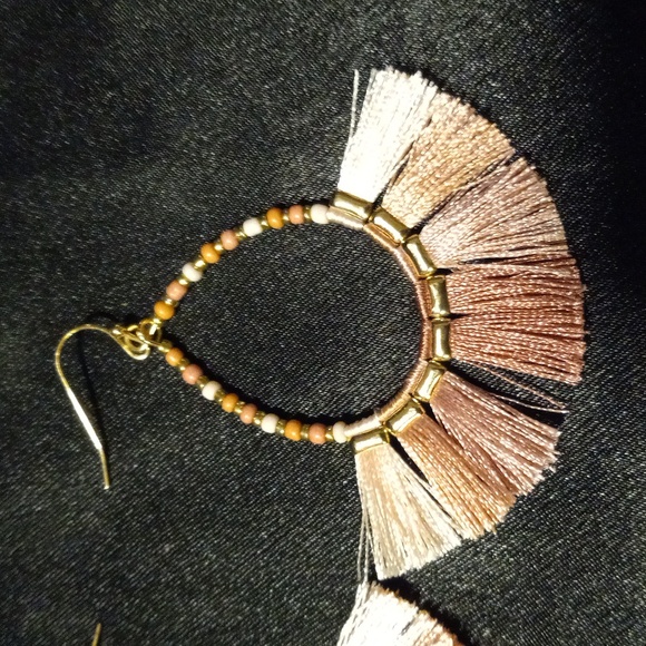 Two pairs of earrings - Picture 2 of 4